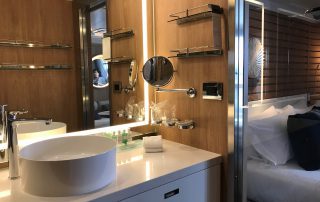 Deluxe Stateroom bathroom